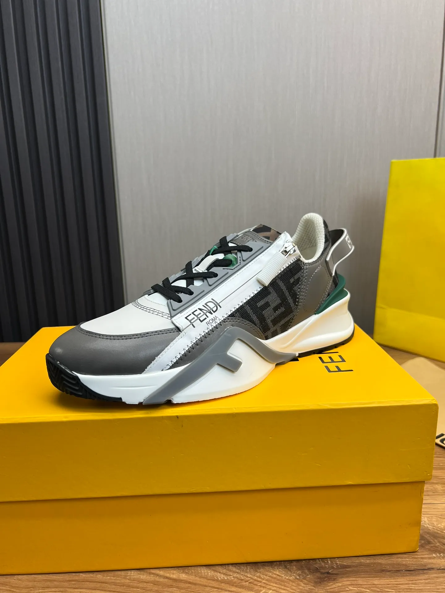 Men's men's shoes💰520💰 Fendi [Fendi] hot style is on the market🔥Fashionable casual men's shoes🔱Made of original brand fly knit fabric. Original cowhide + breathable mesh lining + sheepskin feet. Perfect shape and top quality, you deserve it🔜Original rubber outsole, ultra-light, non-slip and wear-resistant👣 Standard size 38-44